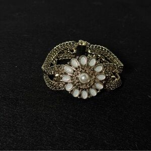 Gold and White Floral Chain Bracelet